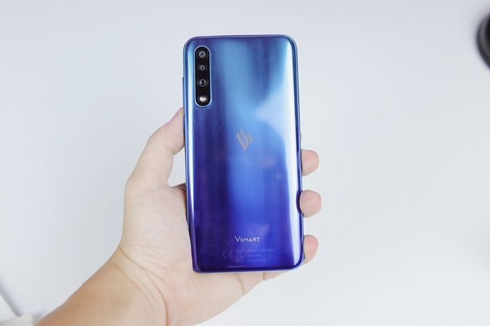 Vinsmart Ra Mắt Smartphone Vsmart Live Gia 6 99 Triệu đồng Len
