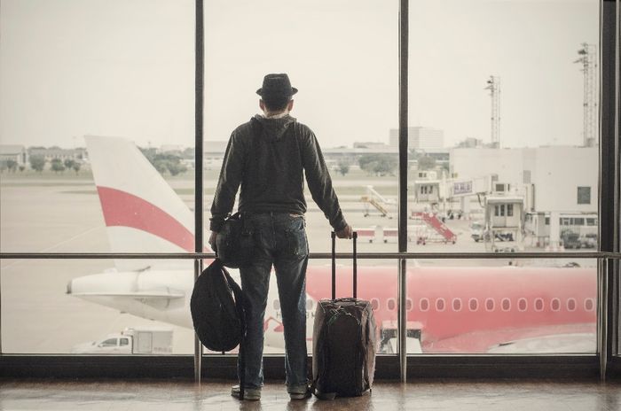 easyjet hands free handbag