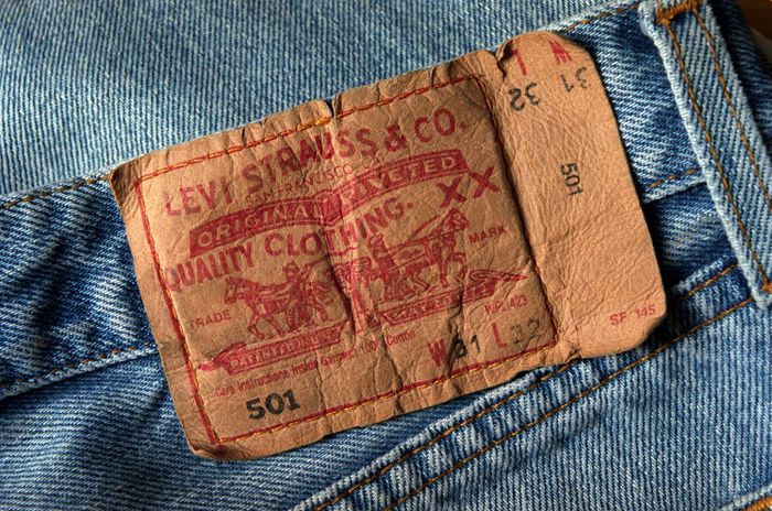 Alltagsfrage Woher Kommen Die Kleinen Locher Im T Shirt Express De